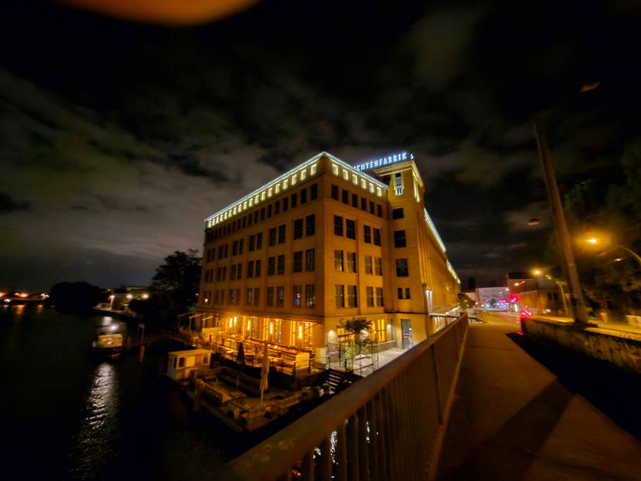 Samsung Galaxy Z Fold 5: Objectif ultra-grand angle (0,6x) - Mode nuit