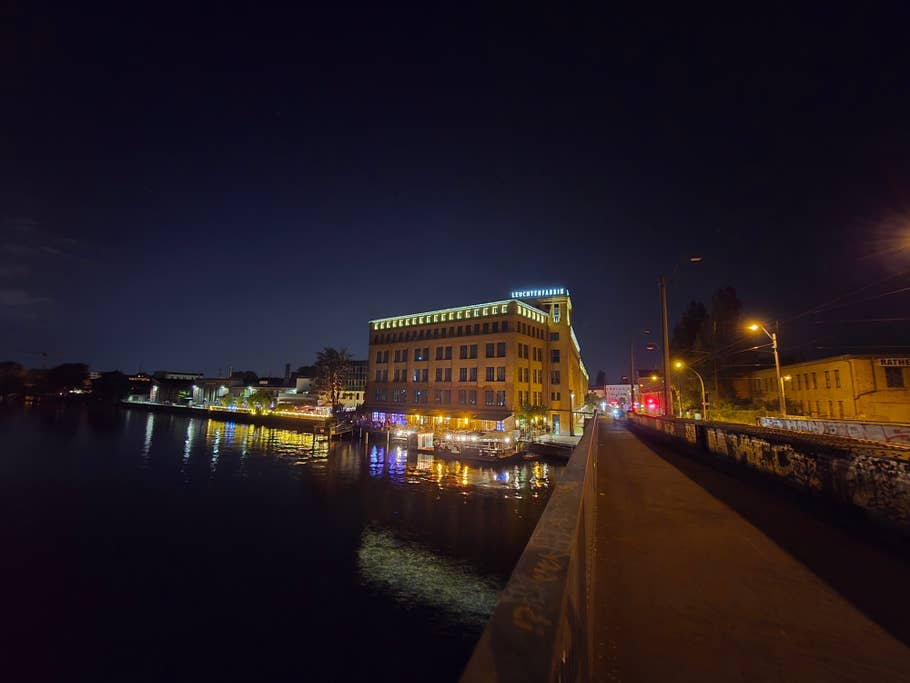 Samsung Galaxy Z Fold 7 : Objectif ultra-grand angle (0,6x) - Mode nuit