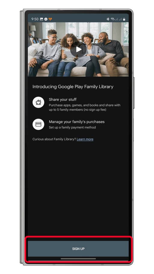 Écran de la Google Play Family Library montrant des options pour partager des applications et gérer les achats familiaux, avec un bouton u0027Su0027INSCRIREu0027.