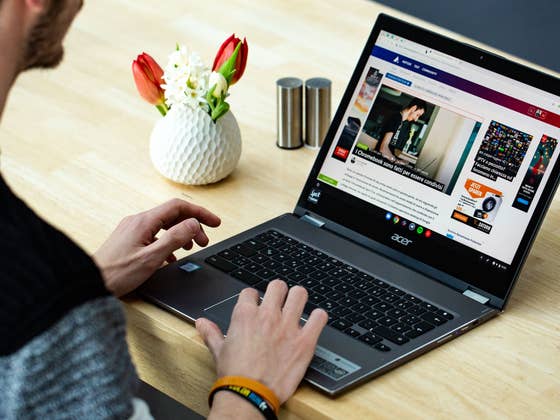 Voici la liste de tous les raccourcis de Chrome OS (notamment celui pour faire des screenshots)