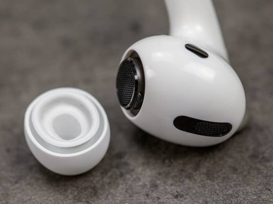 AirPods: Apple travaillerait sur une version plus abordable de ses &eacute;couteurs