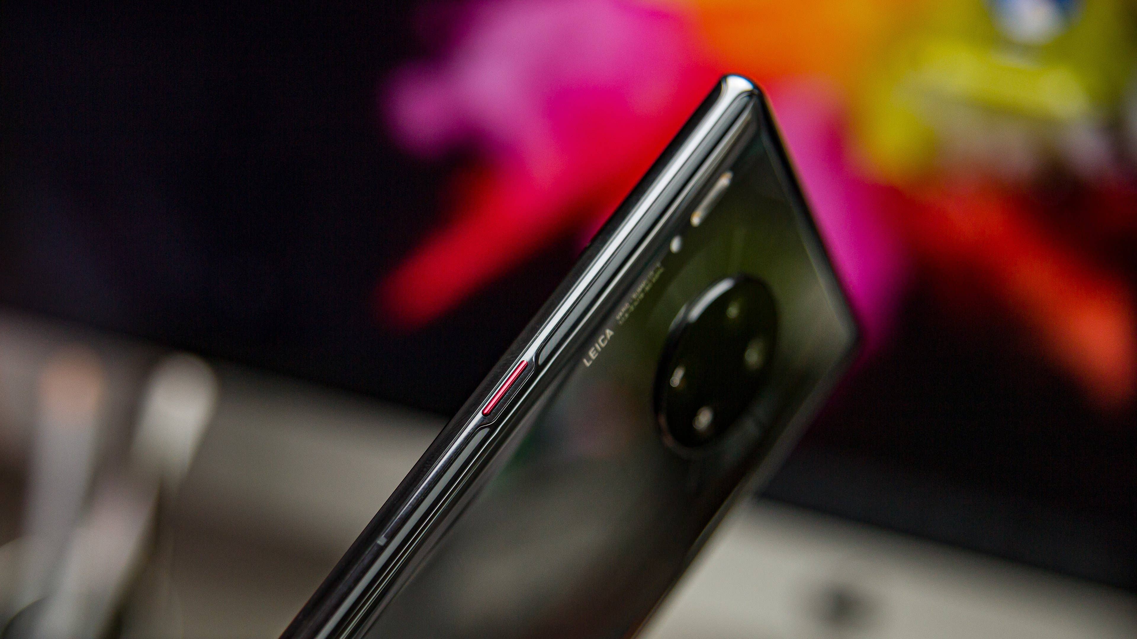 AndroidPIT huawei mate 30 pro hand side