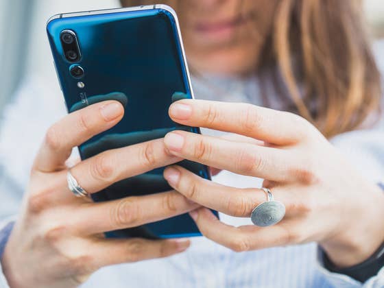 Comment synchroniser les contacts et supprimer les contacts dupliqu&eacute;s sur Android