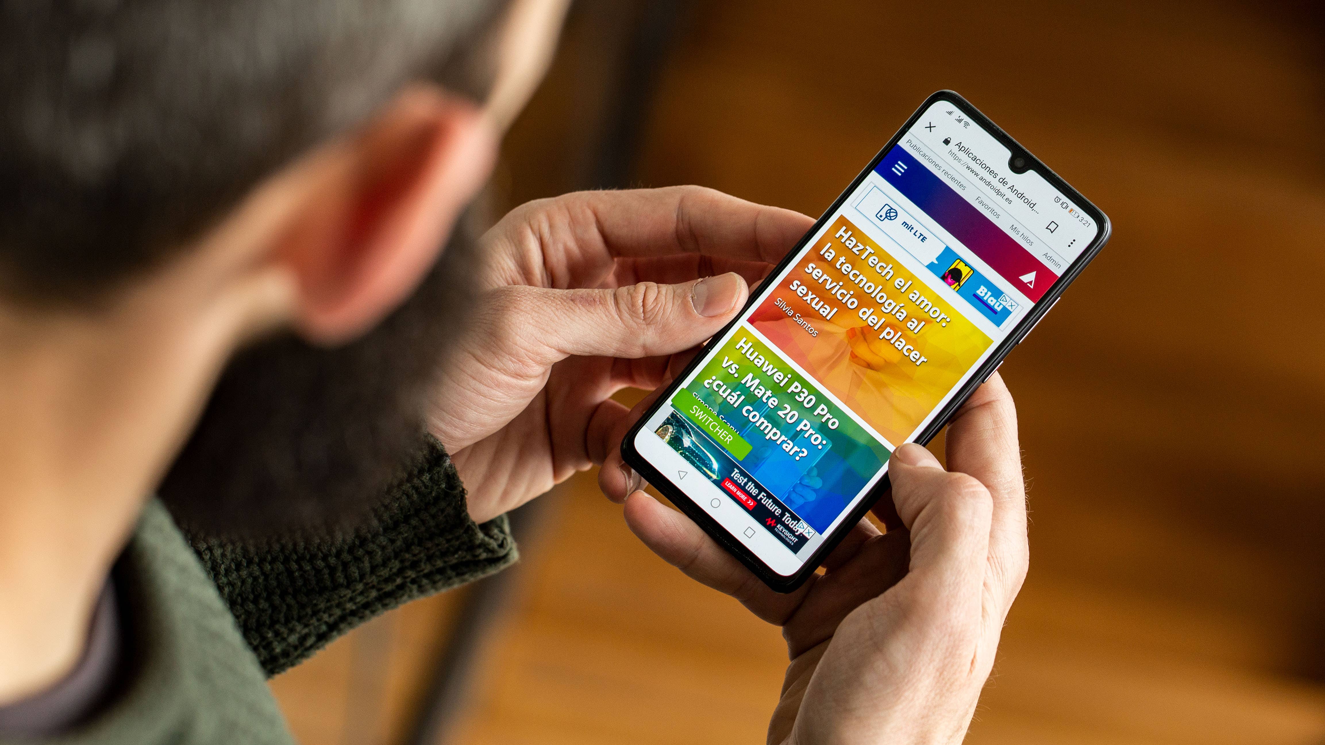 AndroidPIT huawei p30 hands