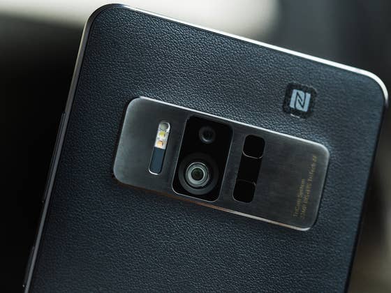 Test de l&rsquo;Asus Zenfone AR : dites au revoir &agrave; la r&eacute;alit&eacute;