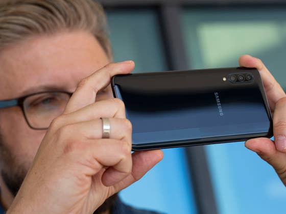 Prise en main du Galaxy A90 5G : à quoi joue Samsung ?