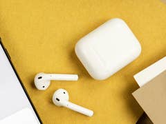 Apple AirPods 2