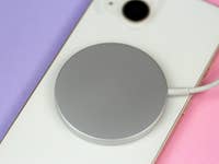 Apple iPhone 14 prise en main chargeur sans fil magsafe