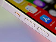 Apple iPhone 14 prise en main boutons volume tranche gauche