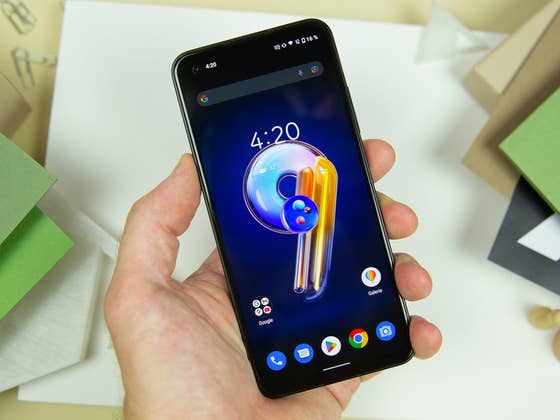 Asus Zenfone 10: Moins compact mais plus performant et surtout endurant