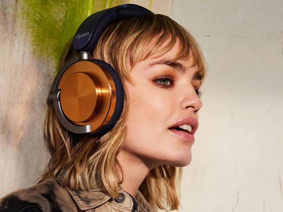 Dyson en remet une couche avec un casque Bluetooth, mais moins bizarre cette fois