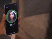 Face-ID-iPhone-X.jpg