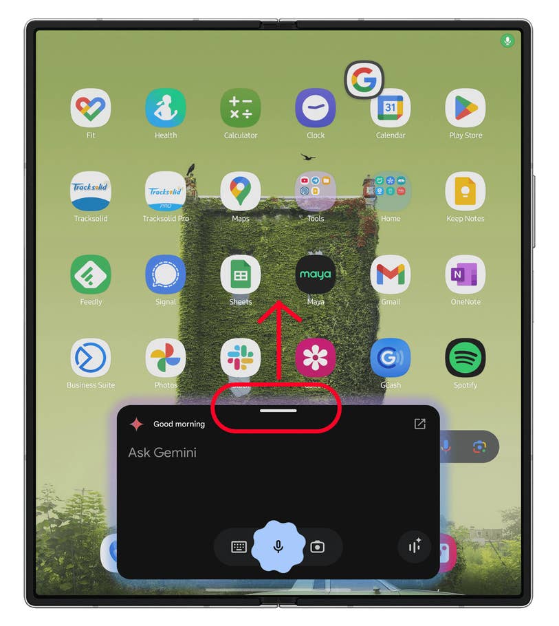 Un écran de tablette affichant des icônes du0027applications et une invite à u0027Demander à Geminiu0027 en bas.