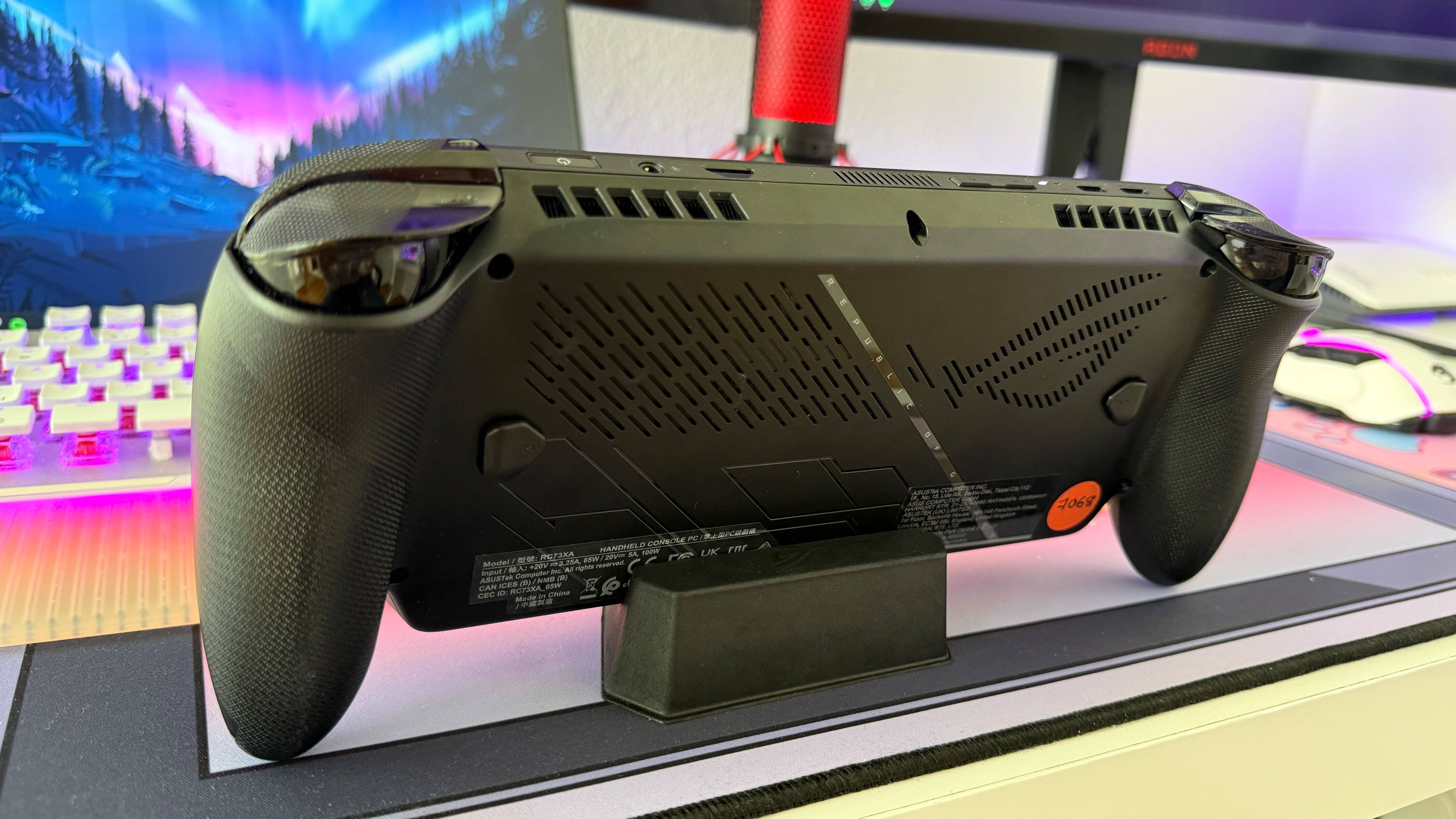 Vue de derrière de la ROG Xbox Ally X