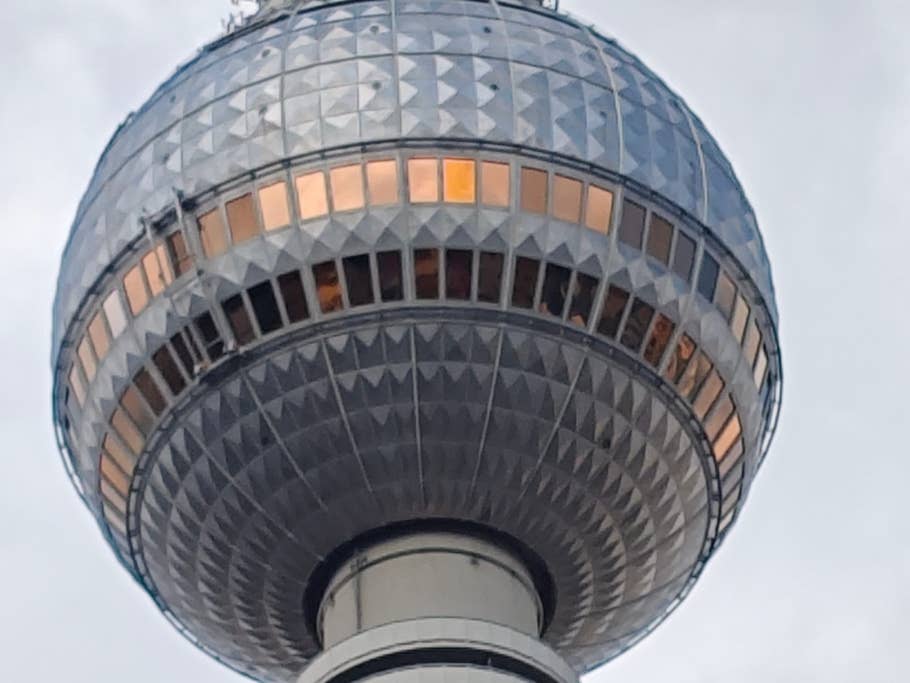 Poco F6:  Objectif principal (zoom numérique 10x)