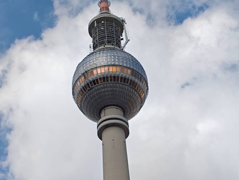 Poco F6:  Objectif principal (zoom numérique 4x)