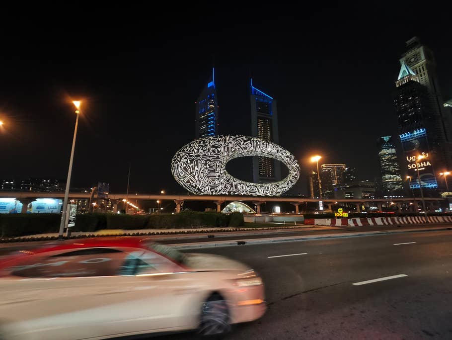 Poco F6: Objectif ultra-grand angle (0,6x)