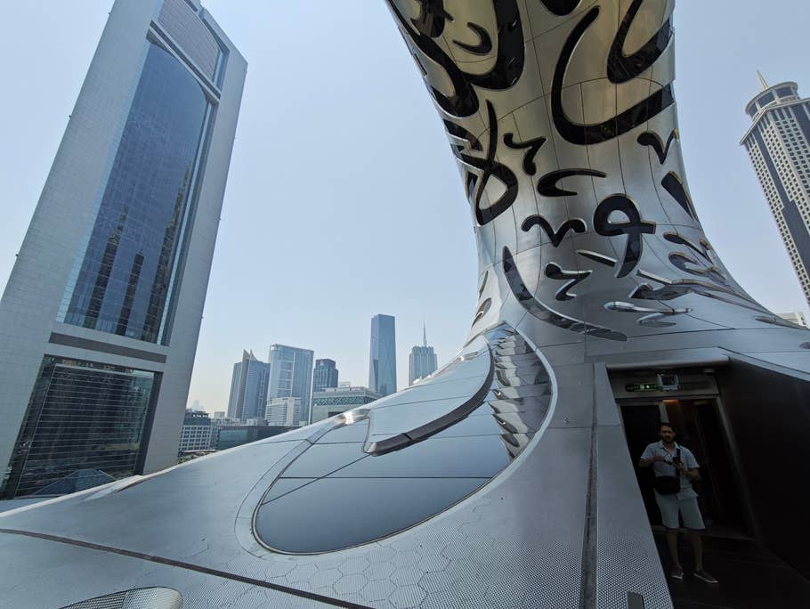 Poco F6: Objectif ultra-grand angle (0,6x)