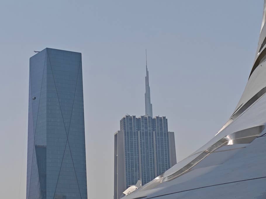 Poco F6 Pro: Objectif principal (zoom numérique 4x)