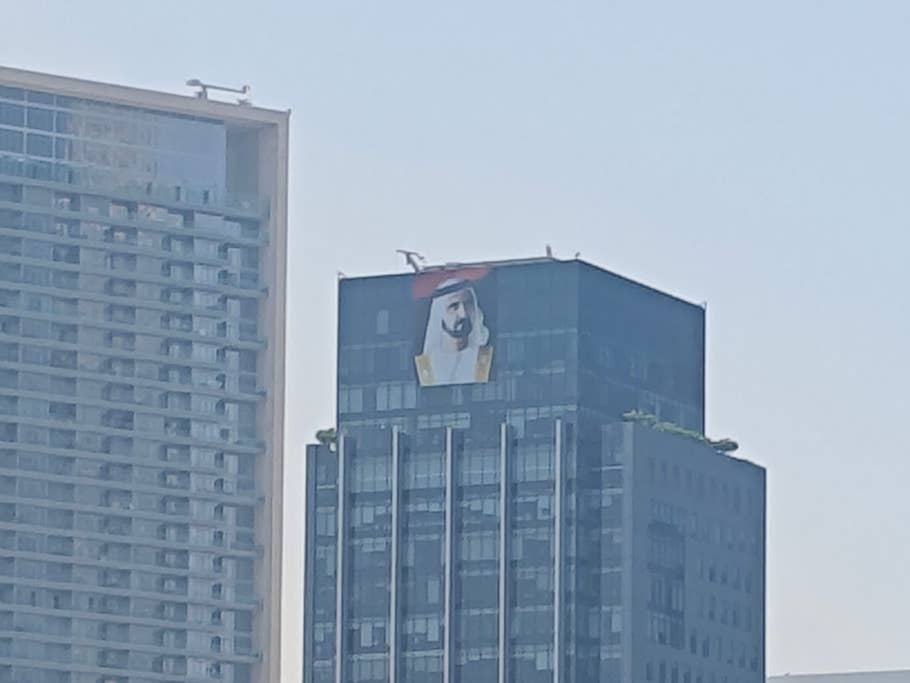 Poco F6:  Objectif principal (zoom numérique 10x)