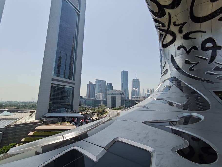 Poco F6: Objectif ultra-grand angle (0,6x)