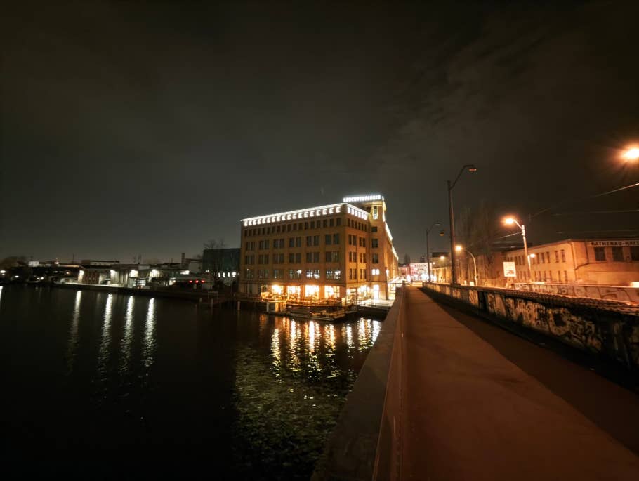 Xiaomi 15: Objectif ultra-grand angle (0,6x) - Mode nuit