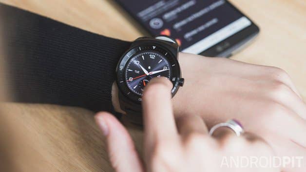 LG G Watch R fr 6