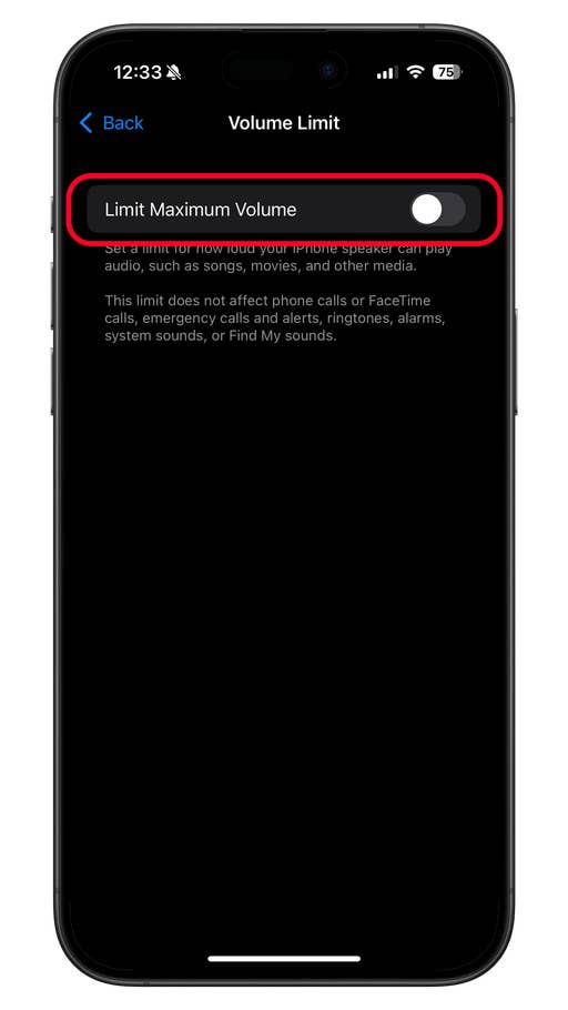 Écran du0027iPhone affichant les paramètres de limite de volume avec le commutateur u0027Limiter le volume maximumu0027.