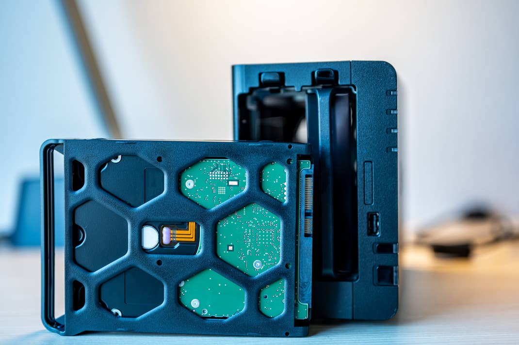 Network Attached Storage (NAS) Network Attached Storage (NAS)