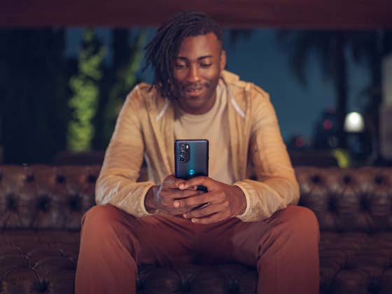 Le Motorola Edge 30 Pro est officiel: Un rapport fiche technique/prix qui promet!