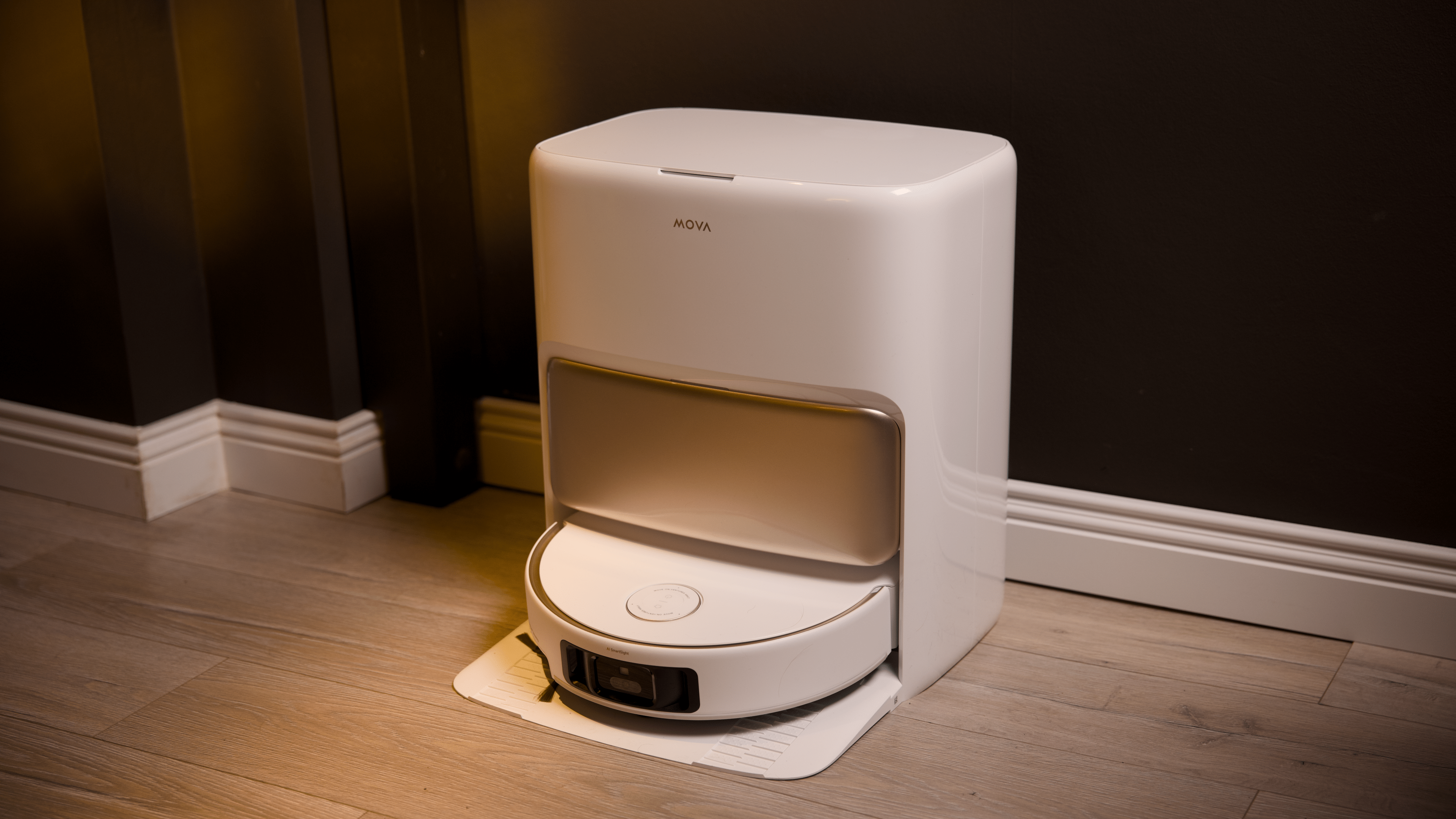 Mova_V50_Ultra_Complete_Station.png Dispositif Mova V50 Ultra Complete dans un cadre moderne avec un design épuré.