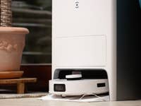 NextPit-ecovacs-deebot-x1e-omni-in-station.jpg