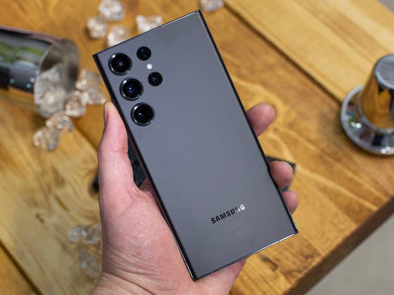 Samsung va donner un zoom optique x5 au Galaxy S24 Ultra avec cette technologie