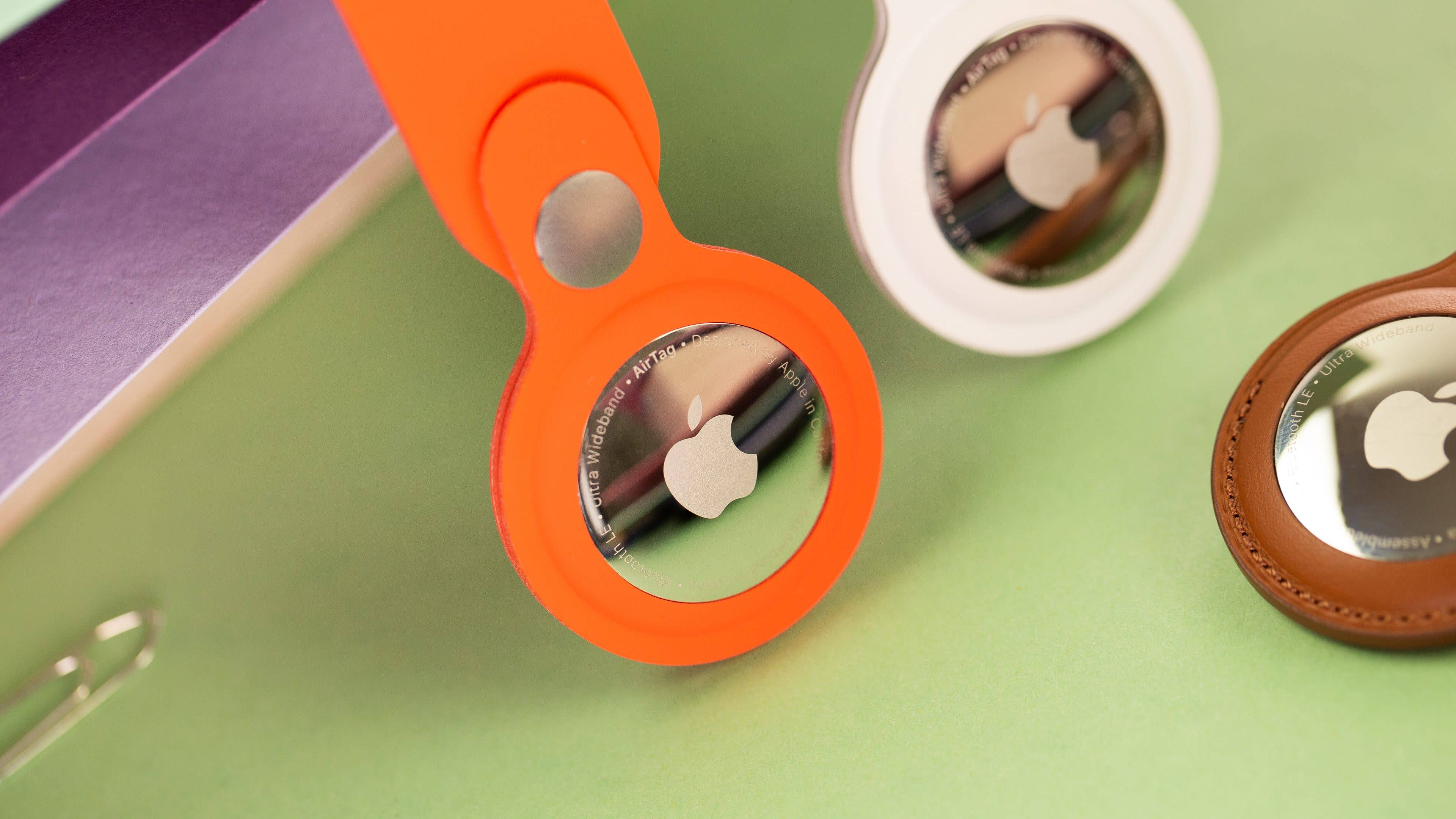 Apple AirTag dans les étuis à boucles