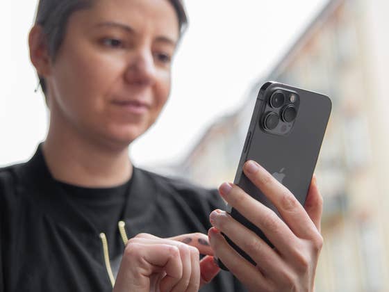 Comment changer la voix de Siri et lui apprendre à prononcer votre nom?