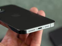 NextPit_Apple_iPhone_13_Pro_Max_USB.jpg