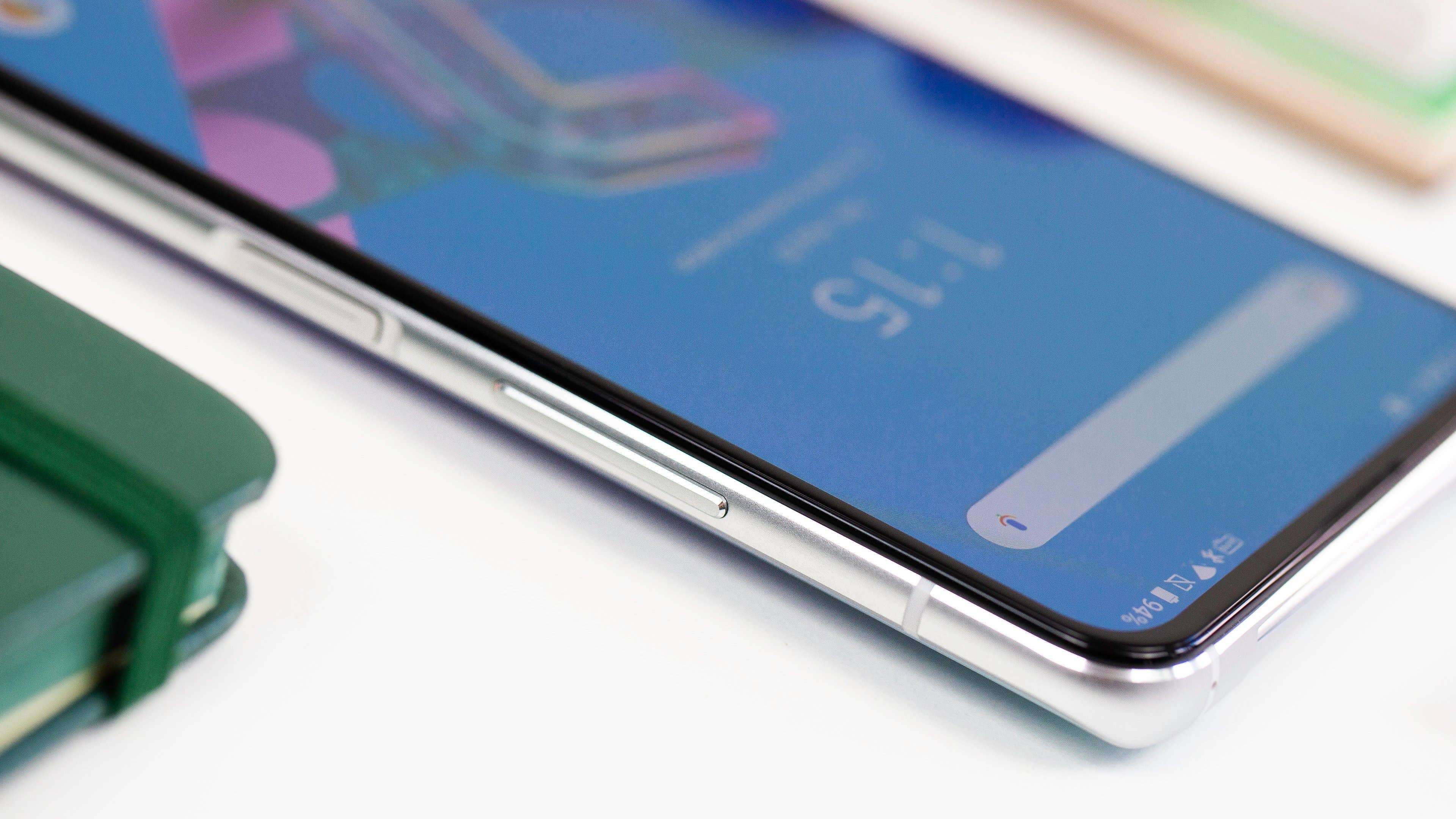 NextPit Asus Zenfrone 7 Pro side