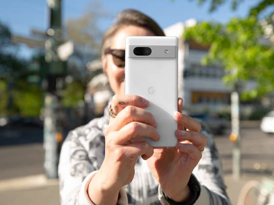 Test du Google Pixel 7a: Le meilleur smartphone milieu de gamme de 2023