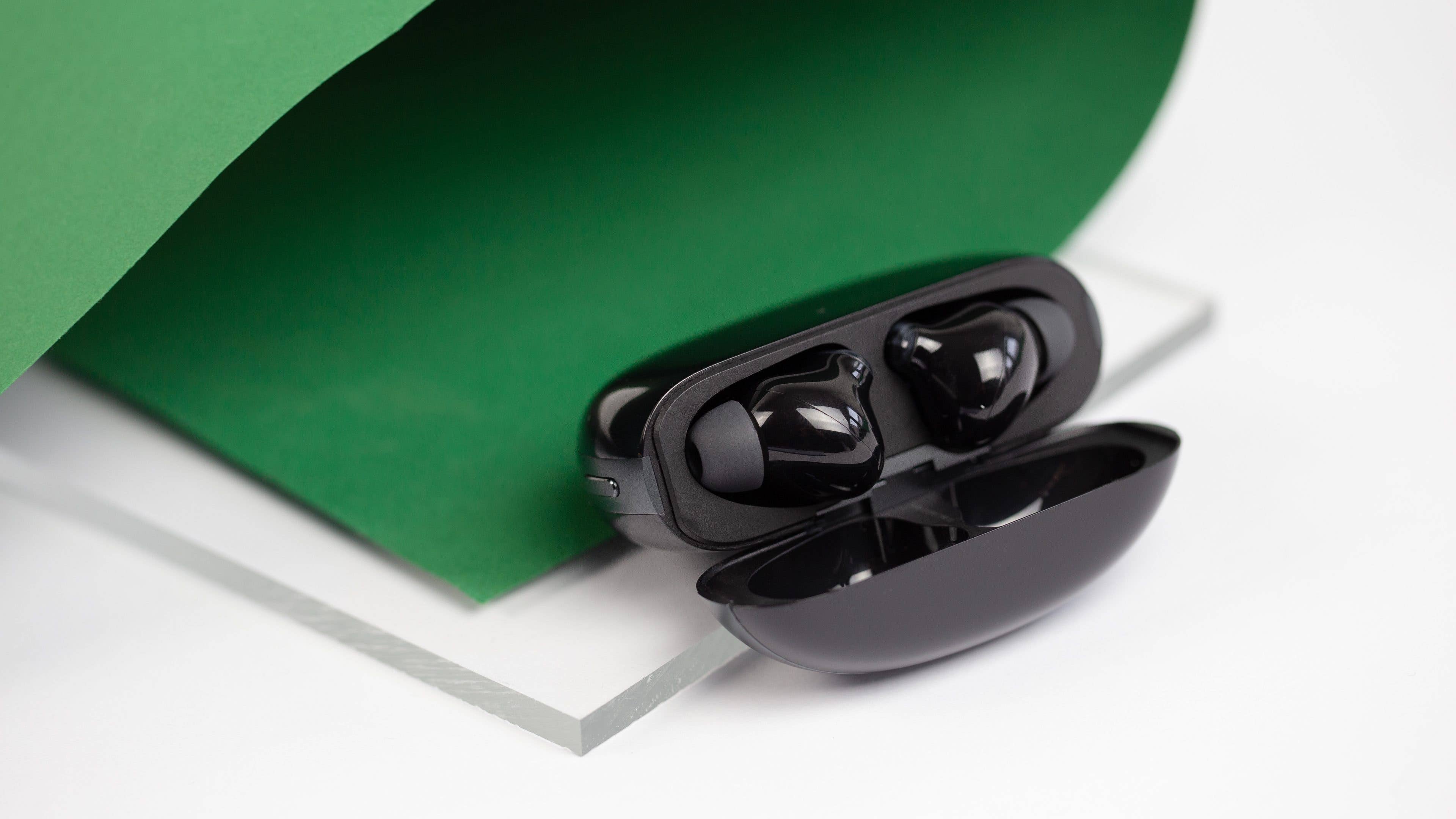 NextPit Oppo Enco X open case