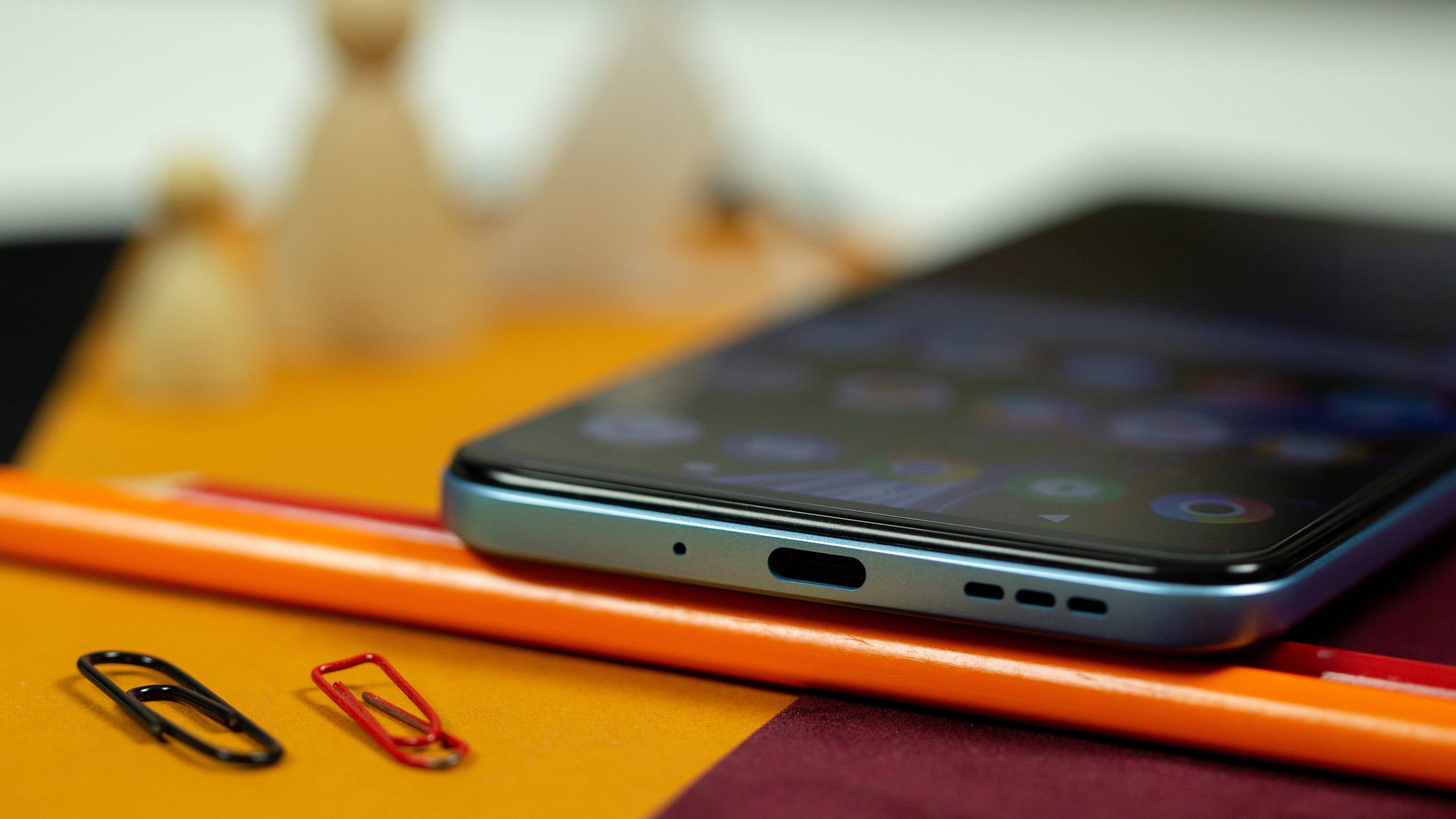 Poco X5 5G port USB-C