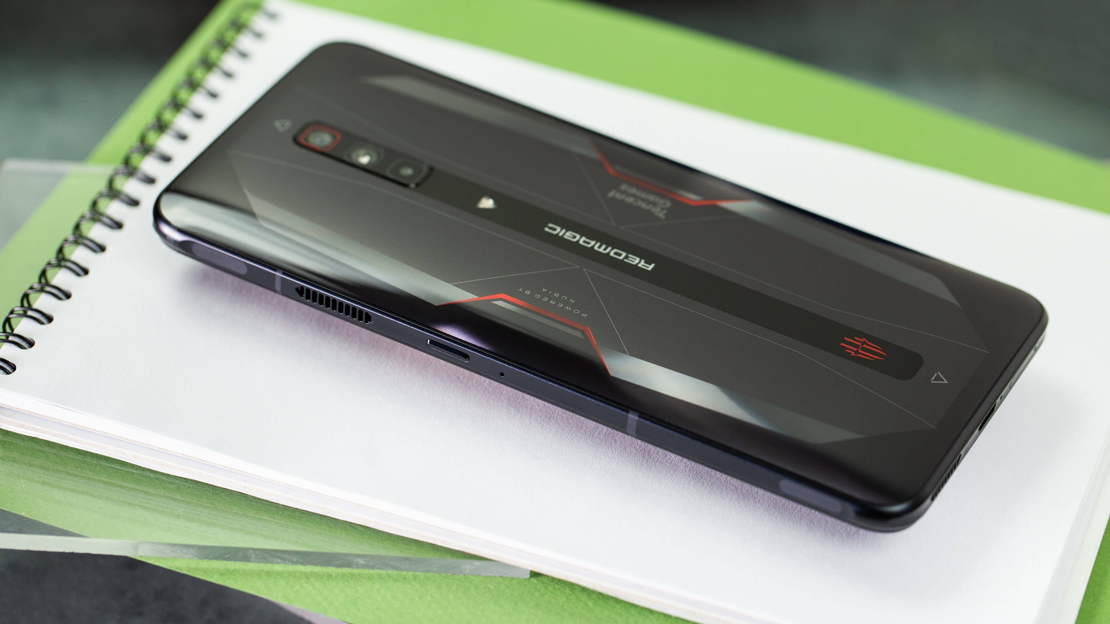 NextPit RedMagic 6 side buttons