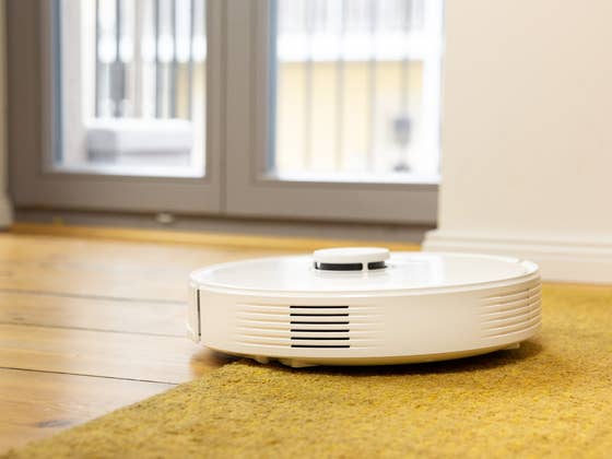 Ce robot aspirateur laveur Roborock est 140€ moins cher avec cette offre