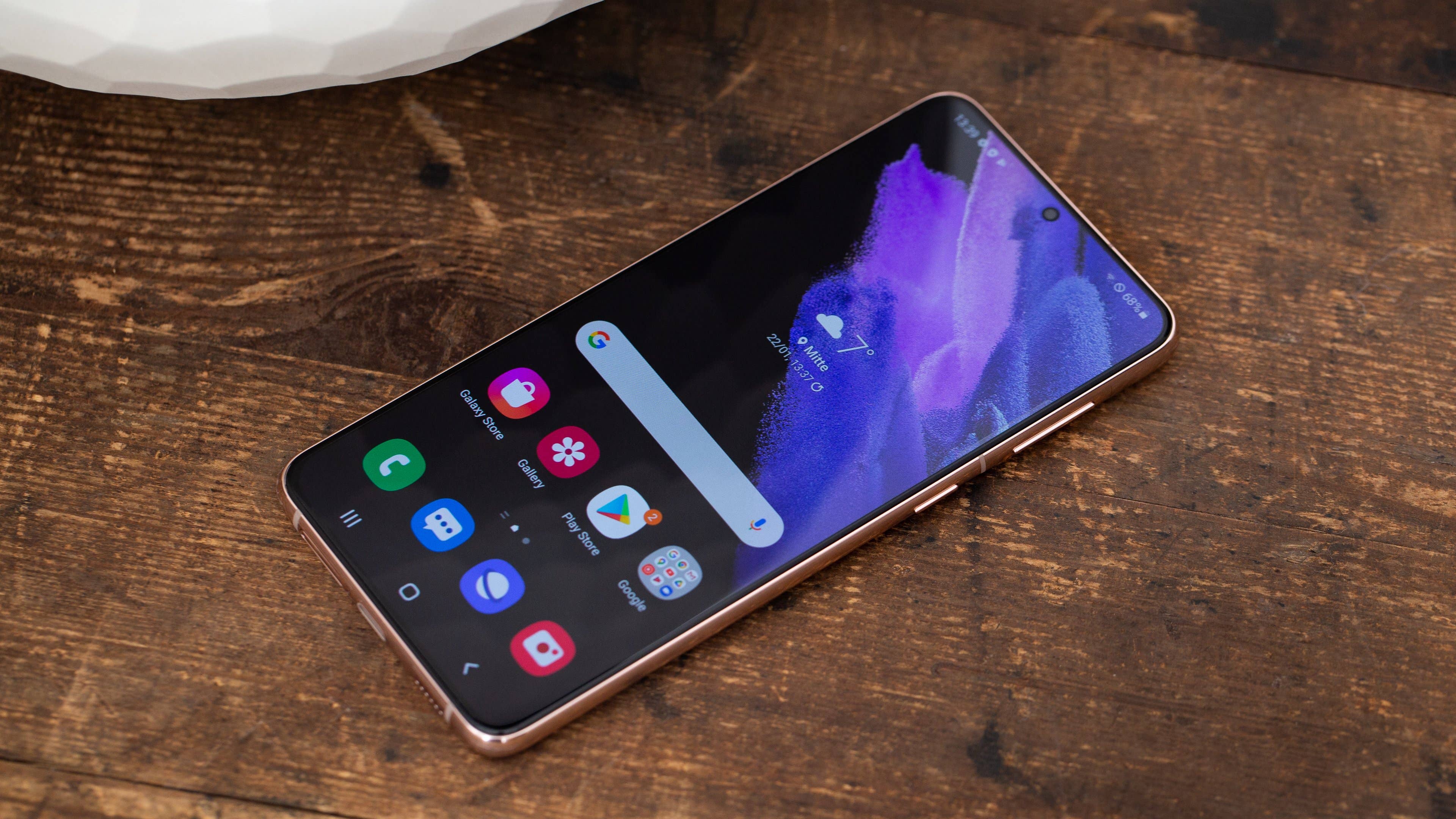 NextPit Samsung Galaxy S21 Plus screen front