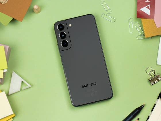 Galaxy 22: Les haut-parleurs de votre Samsung grésillent? La solution est peut-être très simple