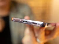 Galaxy S23 Plus tranche inférieure avec port USB-C et haut-parleur