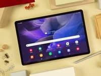 La Samsung Galaxy Tab S7 FE sur une table