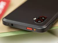 NextPit_Samsung_Galaxy_XCover_6_Pro_Red_Button.jpg