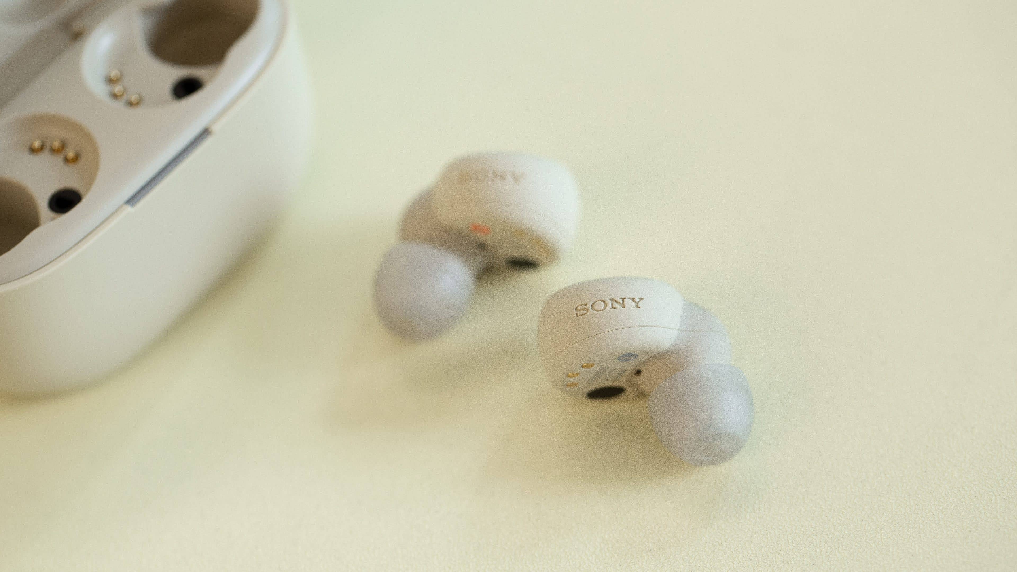 Sony LinkBuds S design ecouteurs et boitier coloris ecru