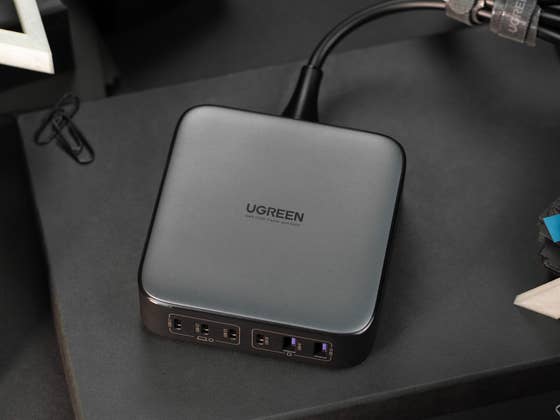 Test du Ugreen Nexode 200 W: Le chargeur idéal pour tout recharger en même temps