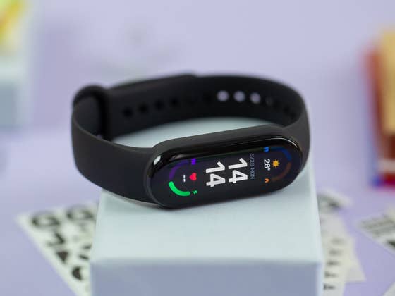 Test du Xiaomi Mi Band 6: Le roi est mort, vive le roi!